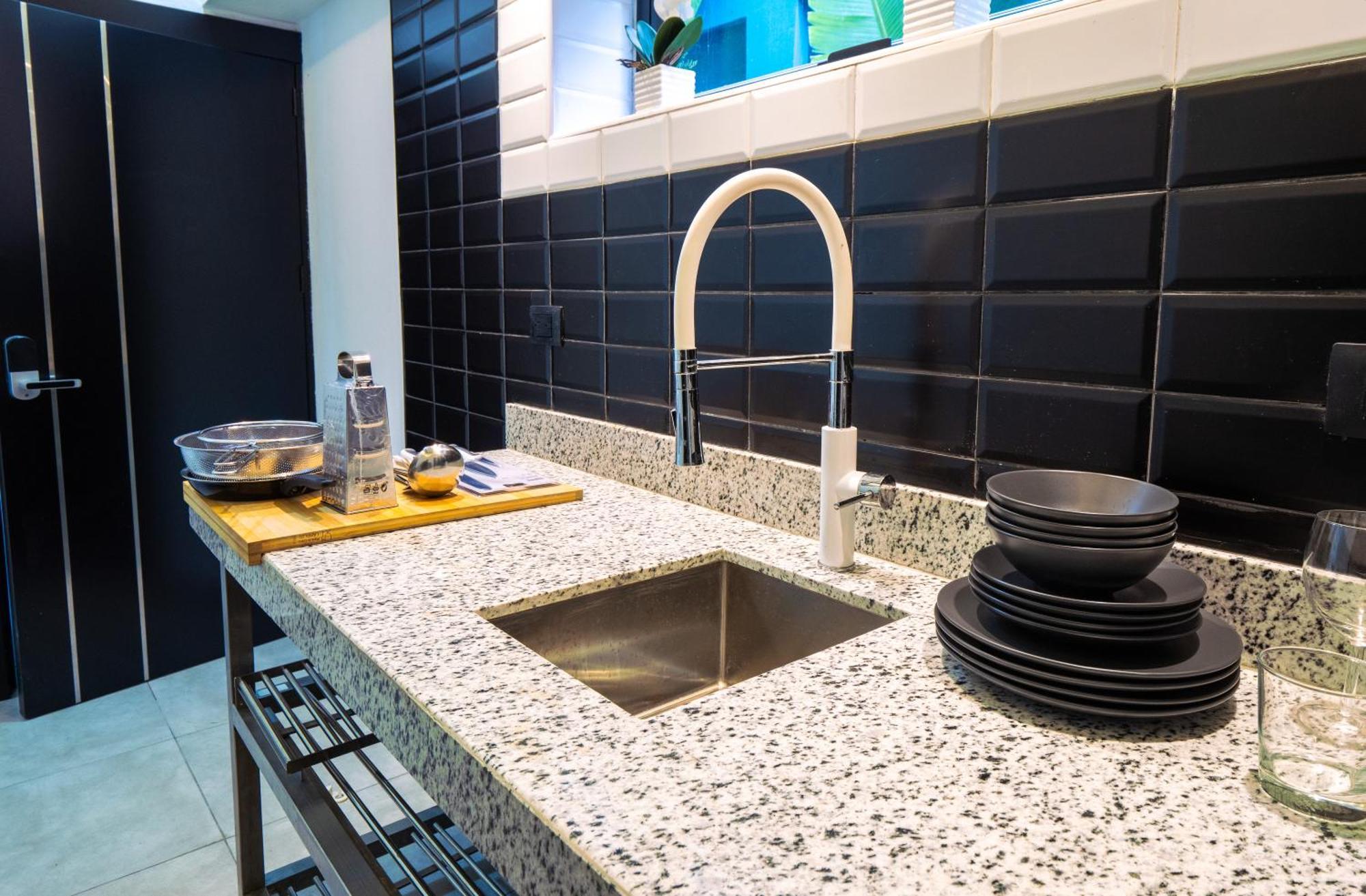 Instyle Residences At Rizz Suites โซซูอา ภายนอก รูปภาพ
