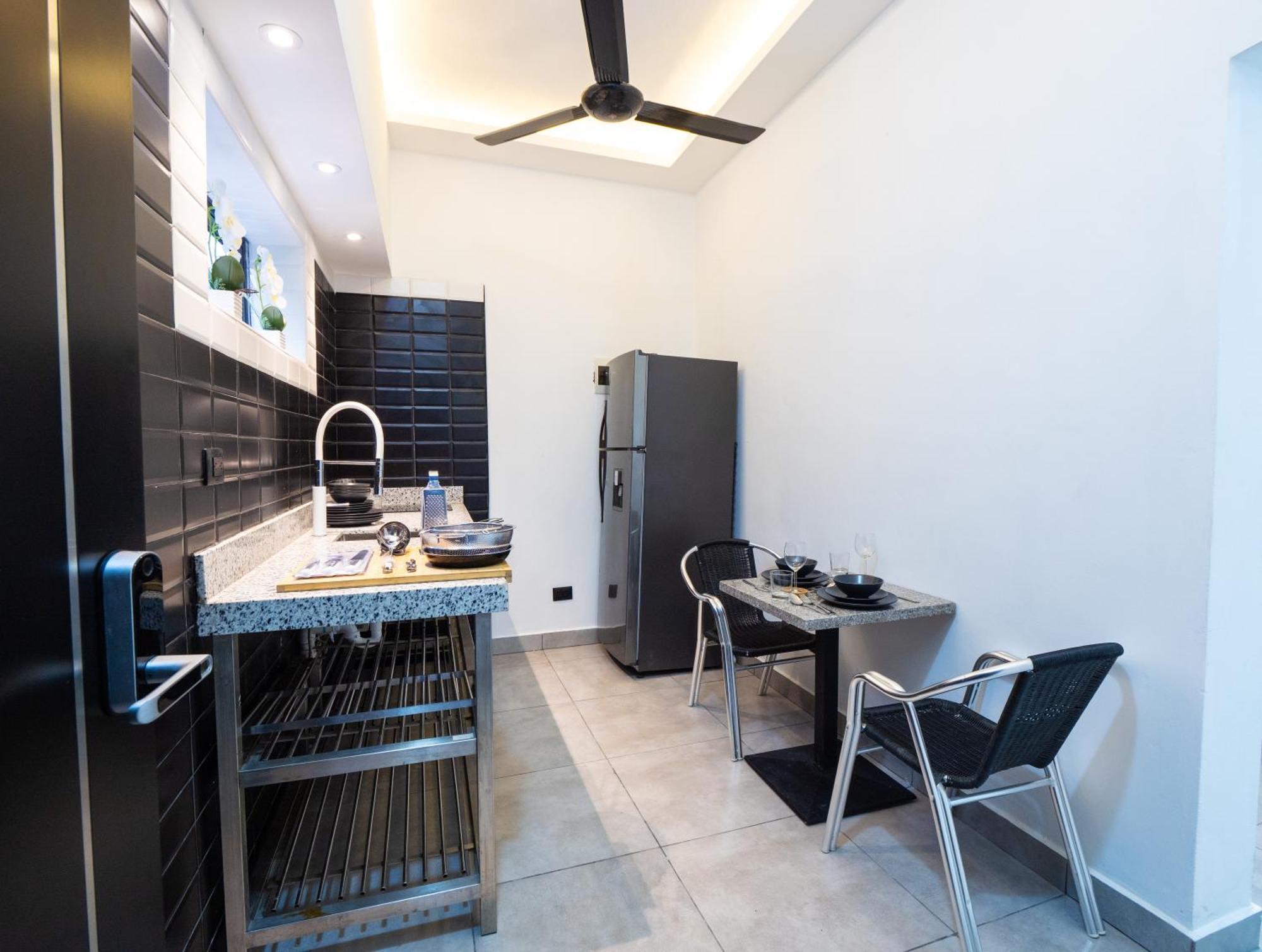Instyle Residences At Rizz Suites โซซูอา ภายนอก รูปภาพ